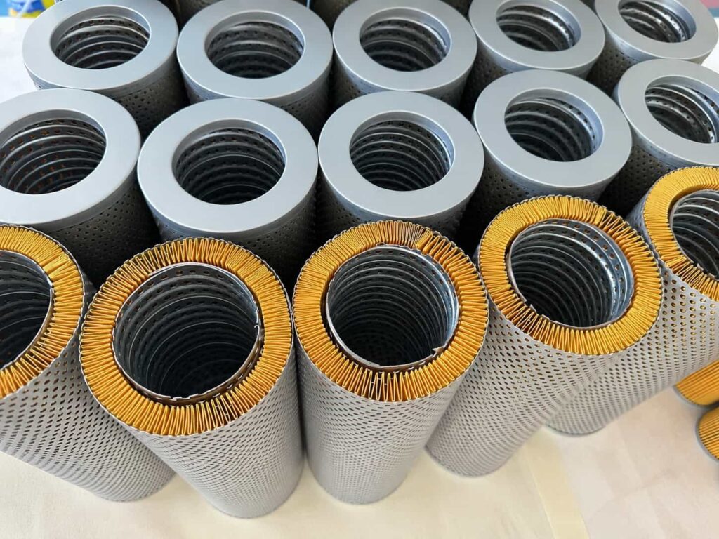 Industrial filter elements with bonded end caps and exposed pleated media for process comparison